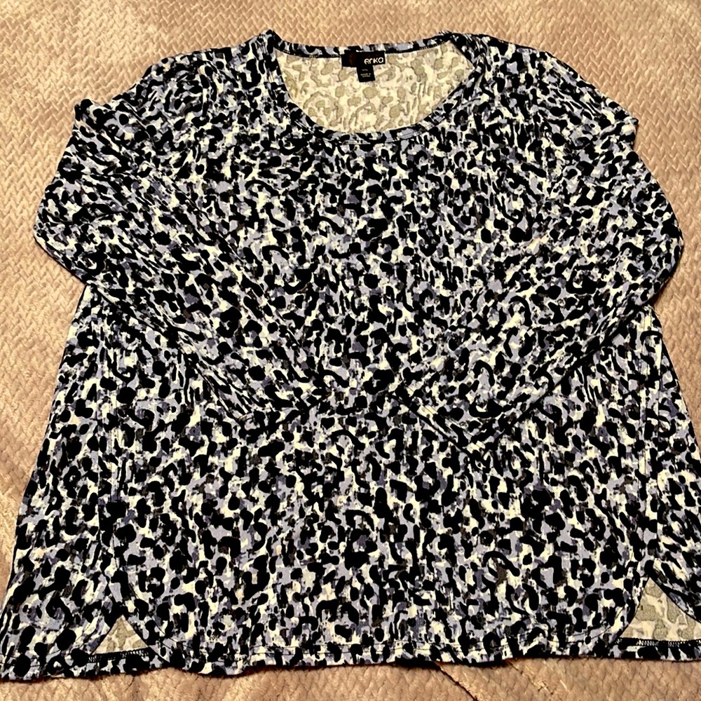 Erika. Leopard print. Light blue. Long sleeve cotton tee shirt.